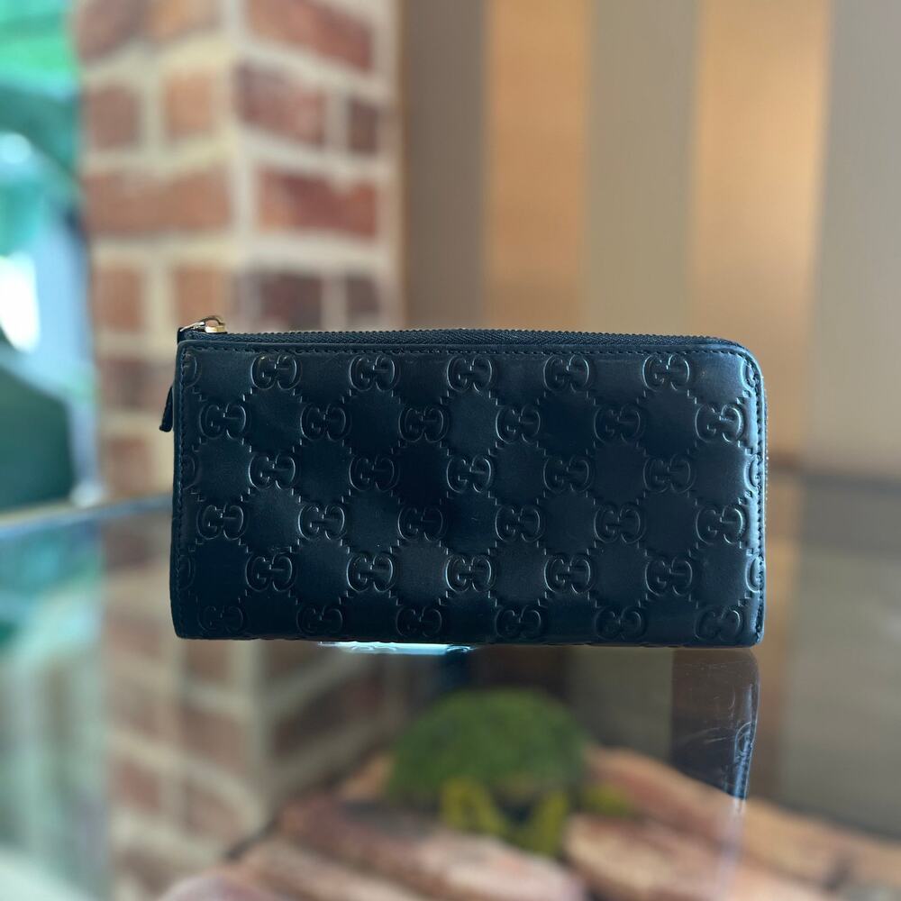 GUCCI Black Leather Guccissima Zip Around Wallet